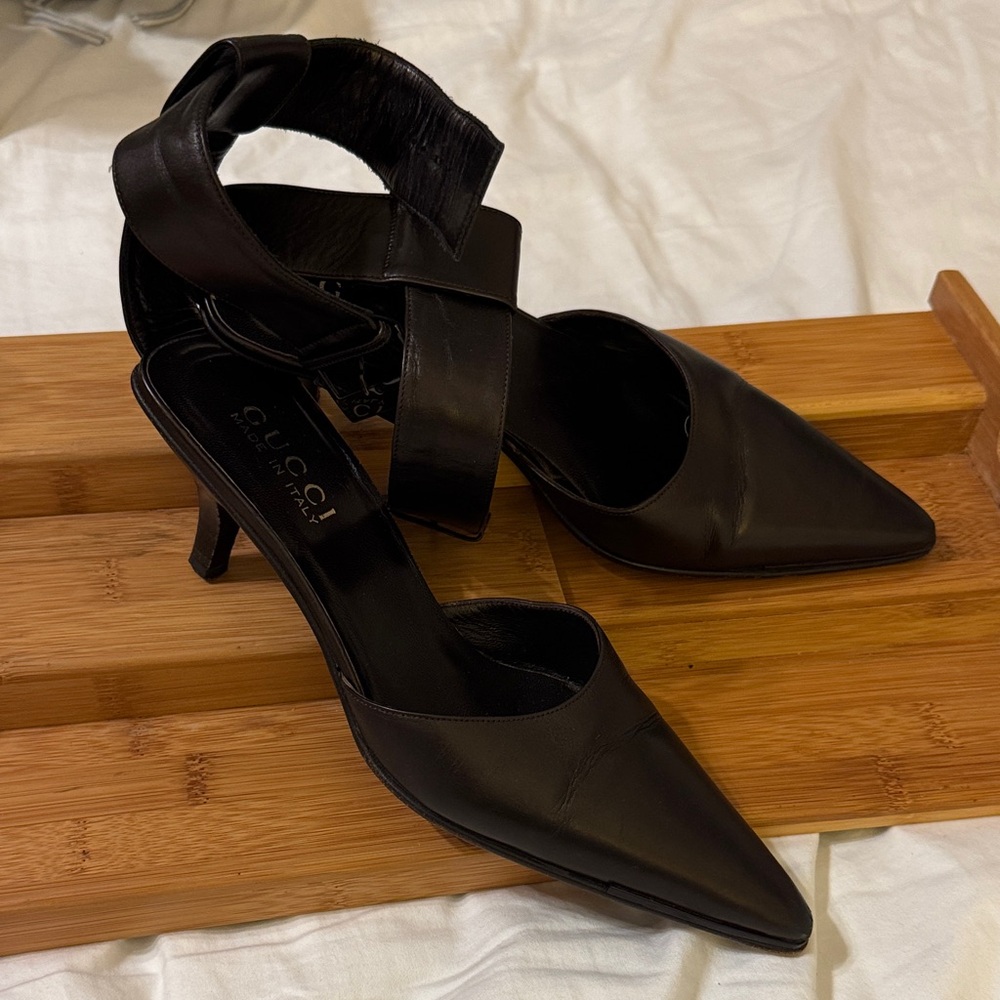Gucci Elegant Black ankle-strap pumps